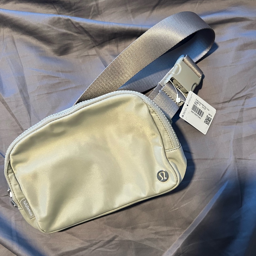 Lululemon Cross body Belt Bag Large